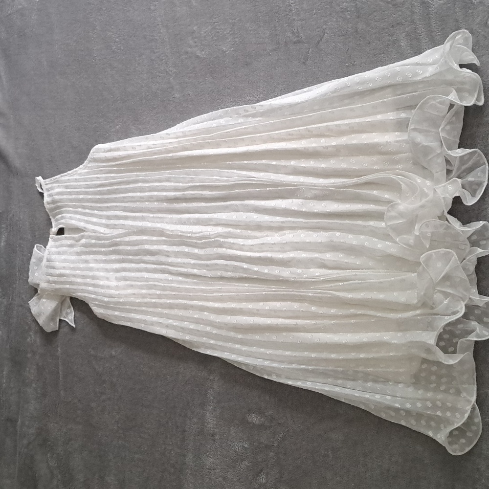 Zunie White Dress with Delicate Details - Picture 6 of 7